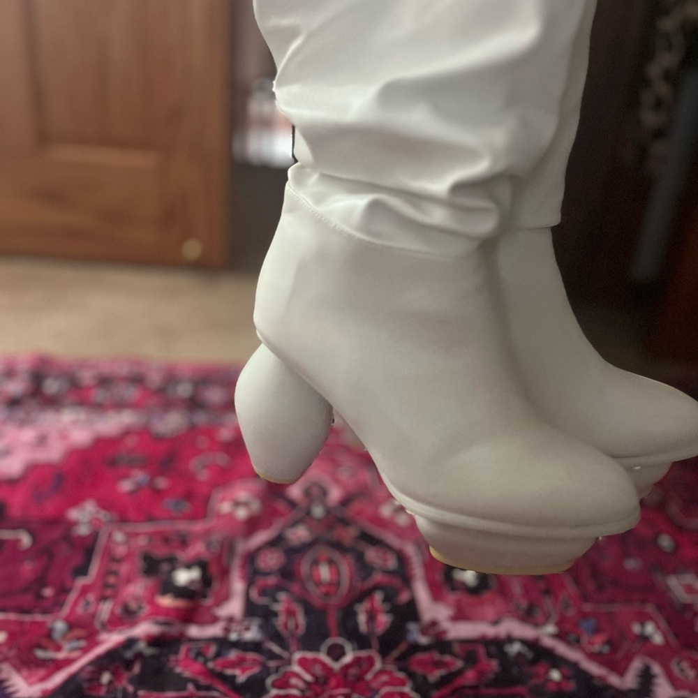 Chic White Heeled Boots for Women